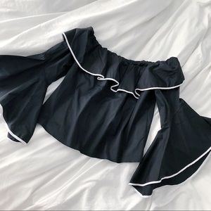🖤 Zara off the Shoulder Bell Sleeve Top 🖤